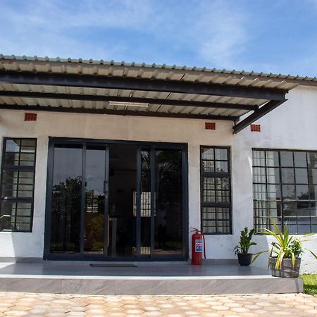 לוסקה Lowin Suites-One-Bed Apartments מראה חיצוני תמונה