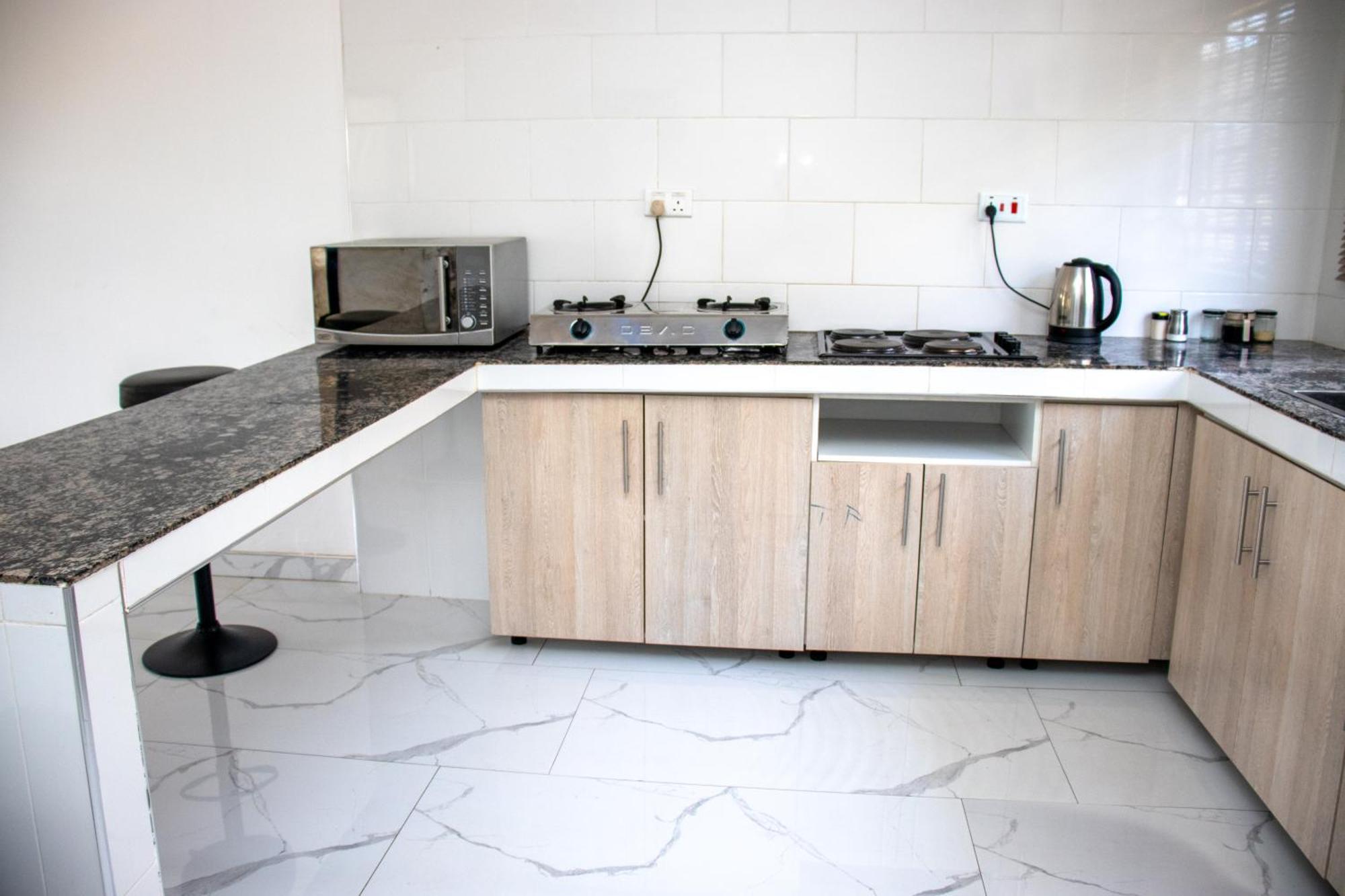 לוסקה Lowin Suites-One-Bed Apartments מראה חיצוני תמונה